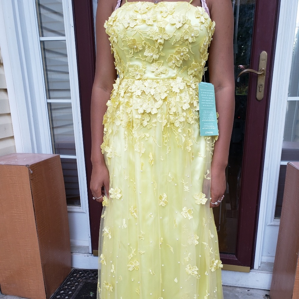 Yellow prom/Dance/pageant gown.